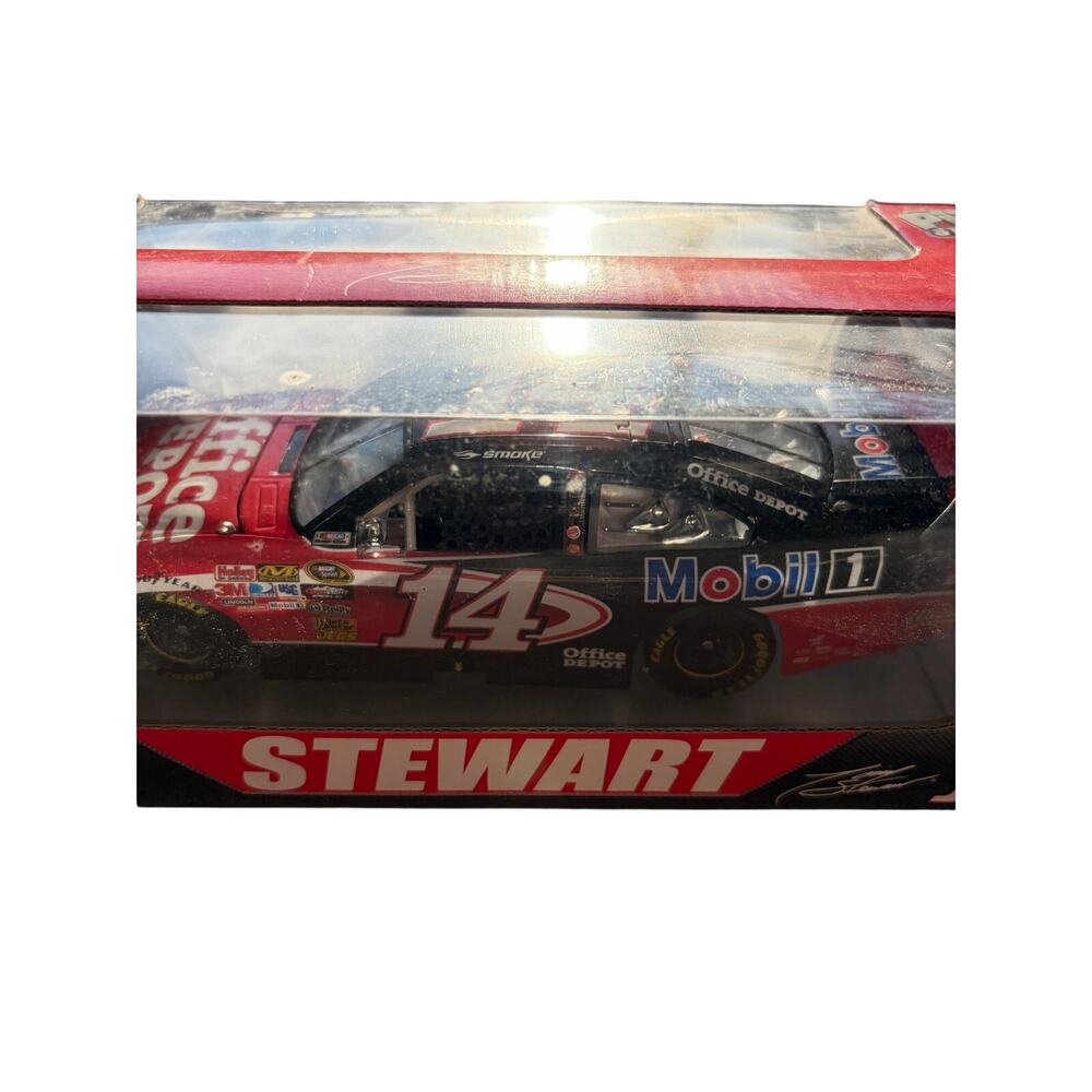 Nascar 2008 Tony Stewart 1/24 die-cast- Put Stop-NIB - Picture 2 of 3